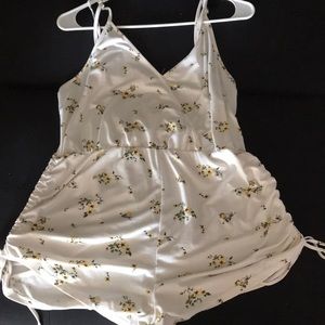 Romper/ jumpsuit
